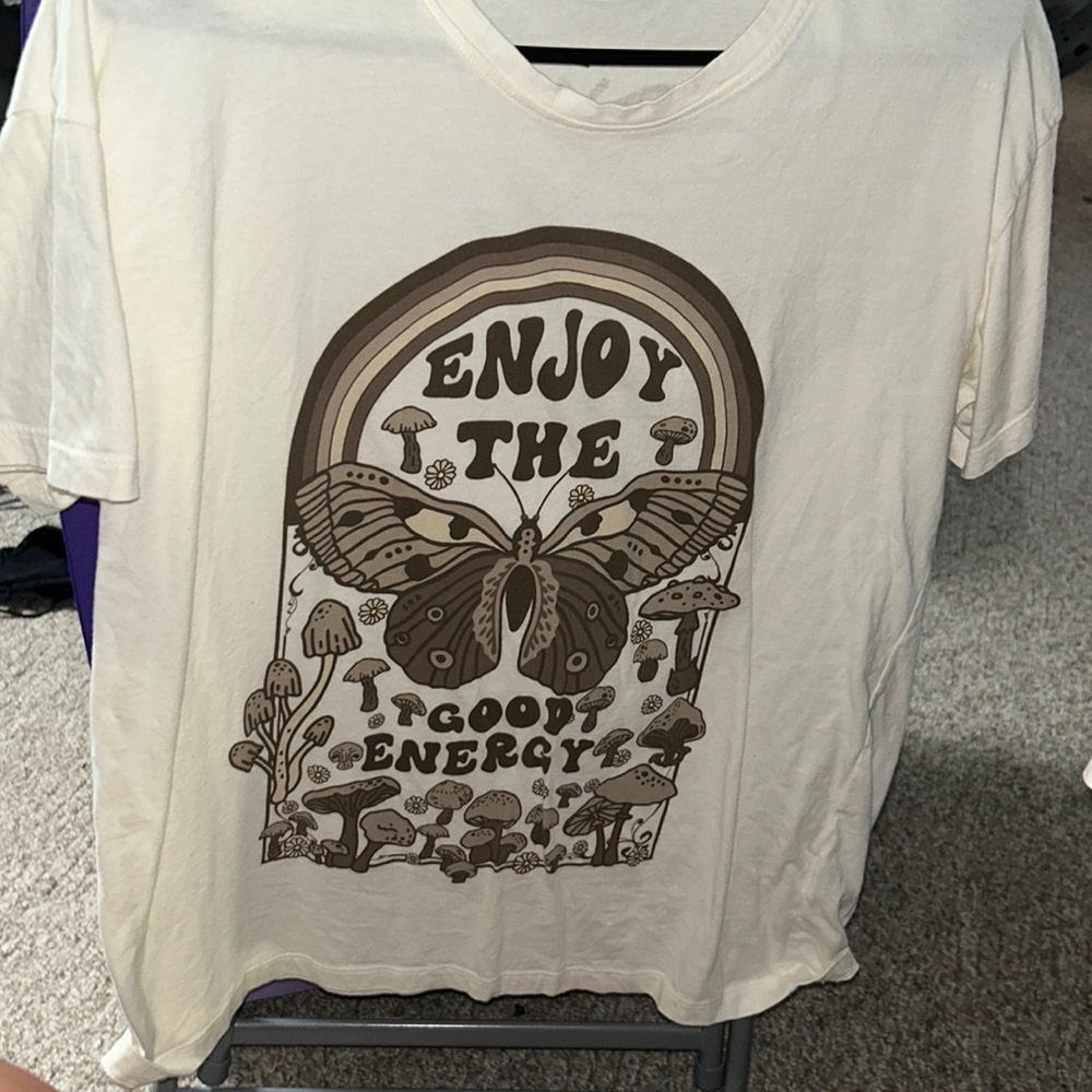 Beautiful shirt, size large, beautiful butterflies on the back